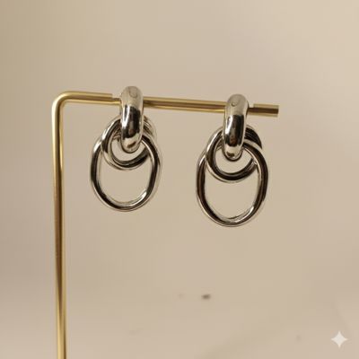 Double hoop earrings Pakistan, modern earrings design, women’s earrings online Pakistan.